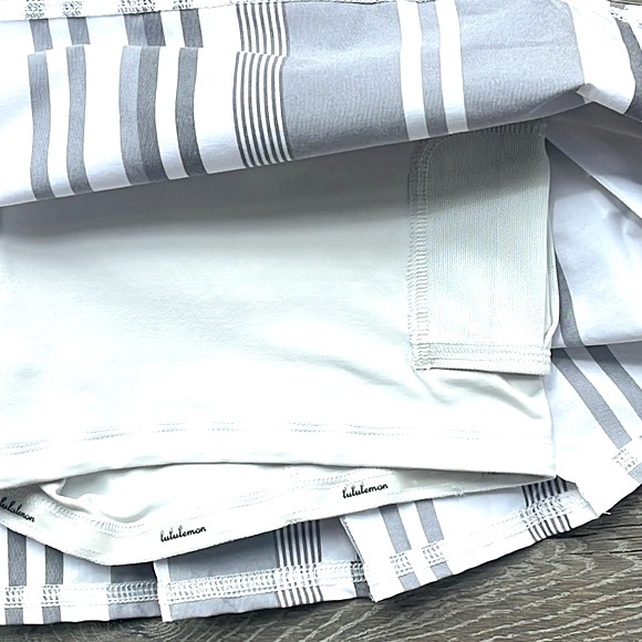 Lululemon Run:Pace Setter Pleated Tennis Skort/Skirt Groovy Striped Gray&White-6 - Picture 10 of 11